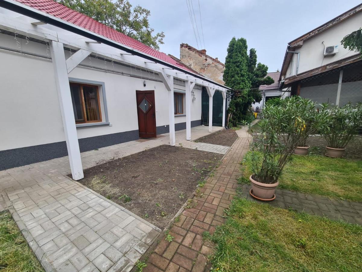 Peaceful&Central Apartment With Garden Targu Mures Exterior photo